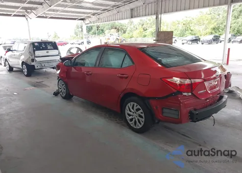 2018 Toyota Corolla Le z USA, uszkodzony, nr VIN 5YFBURHE4JP832983